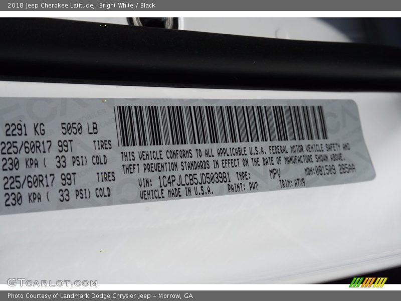 Bright White / Black 2018 Jeep Cherokee Latitude