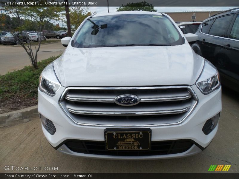 Oxford White / Charcoal Black 2017 Ford Escape SE