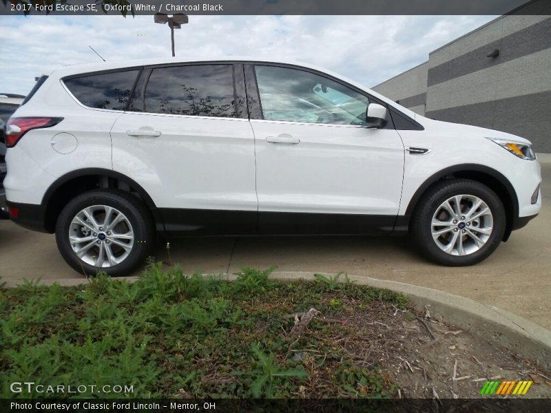 Oxford White / Charcoal Black 2017 Ford Escape SE