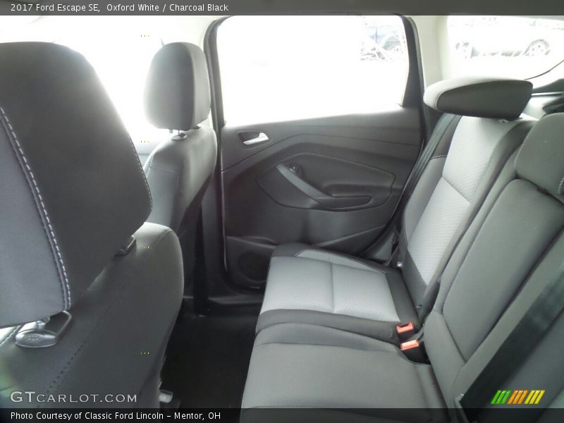 Oxford White / Charcoal Black 2017 Ford Escape SE