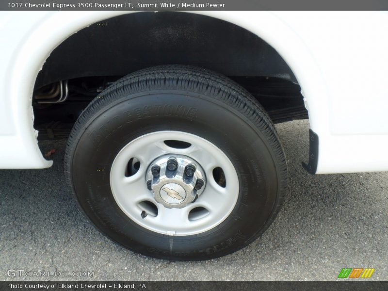 Summit White / Medium Pewter 2017 Chevrolet Express 3500 Passenger LT