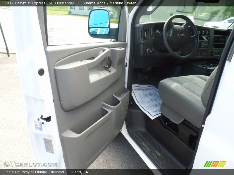 Summit White / Medium Pewter 2017 Chevrolet Express 3500 Passenger LT