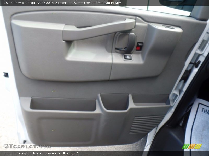 Summit White / Medium Pewter 2017 Chevrolet Express 3500 Passenger LT