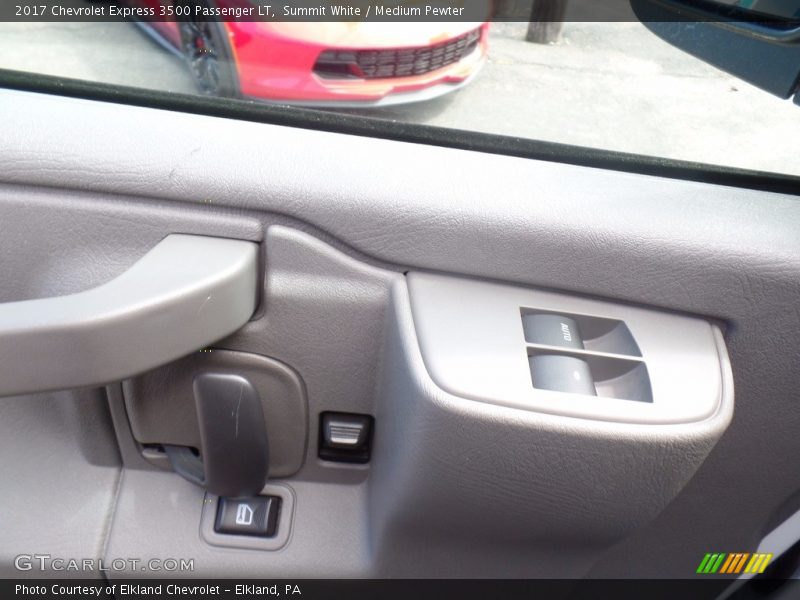 Summit White / Medium Pewter 2017 Chevrolet Express 3500 Passenger LT