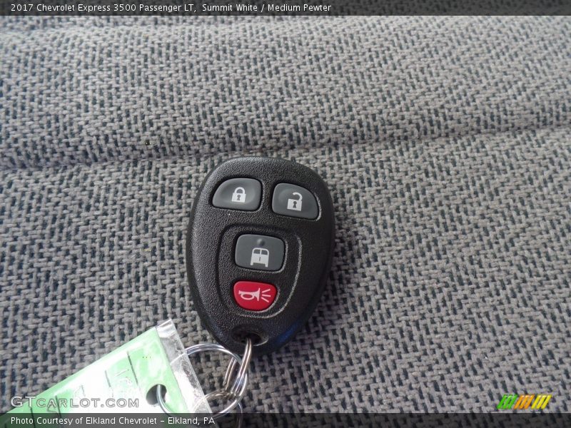 Summit White / Medium Pewter 2017 Chevrolet Express 3500 Passenger LT