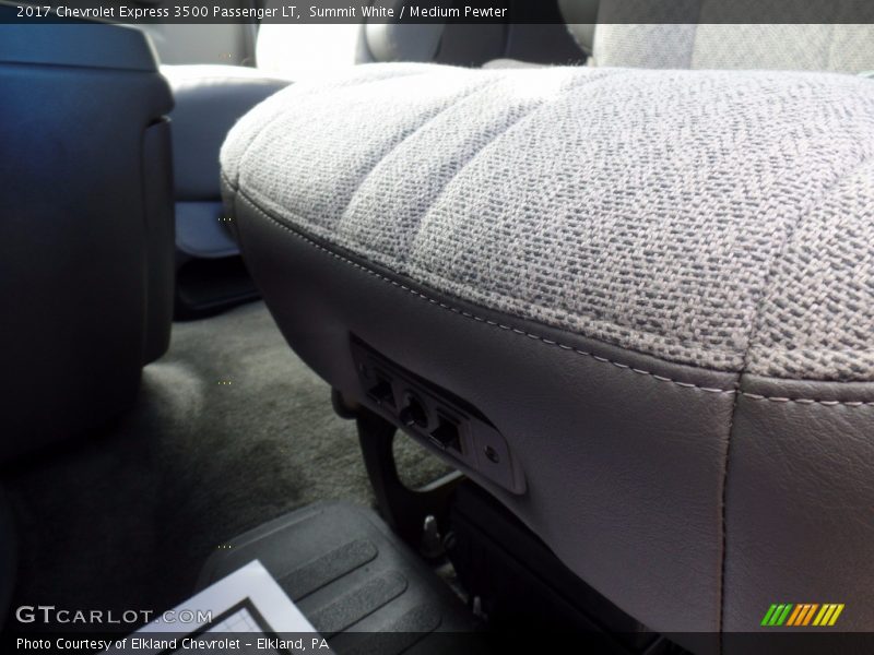 Summit White / Medium Pewter 2017 Chevrolet Express 3500 Passenger LT