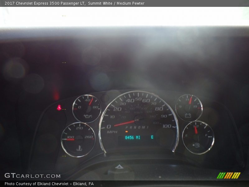 Summit White / Medium Pewter 2017 Chevrolet Express 3500 Passenger LT