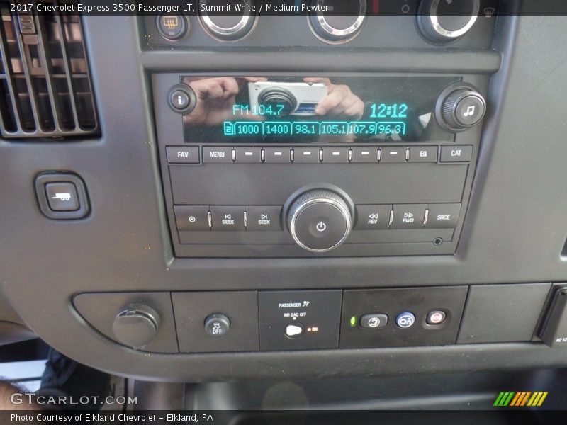 Summit White / Medium Pewter 2017 Chevrolet Express 3500 Passenger LT