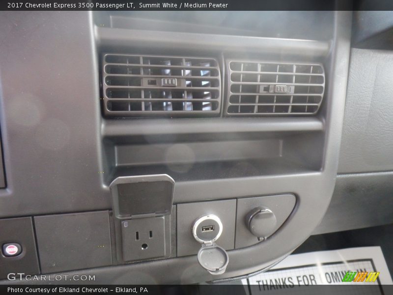 Summit White / Medium Pewter 2017 Chevrolet Express 3500 Passenger LT