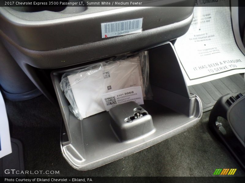 Summit White / Medium Pewter 2017 Chevrolet Express 3500 Passenger LT