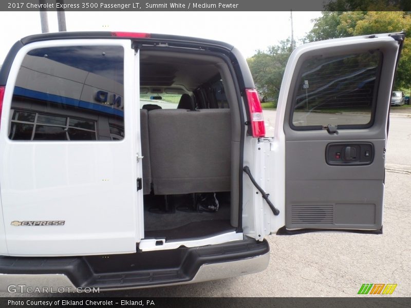 Summit White / Medium Pewter 2017 Chevrolet Express 3500 Passenger LT
