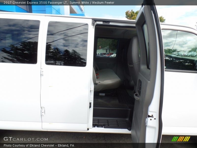 Summit White / Medium Pewter 2017 Chevrolet Express 3500 Passenger LT