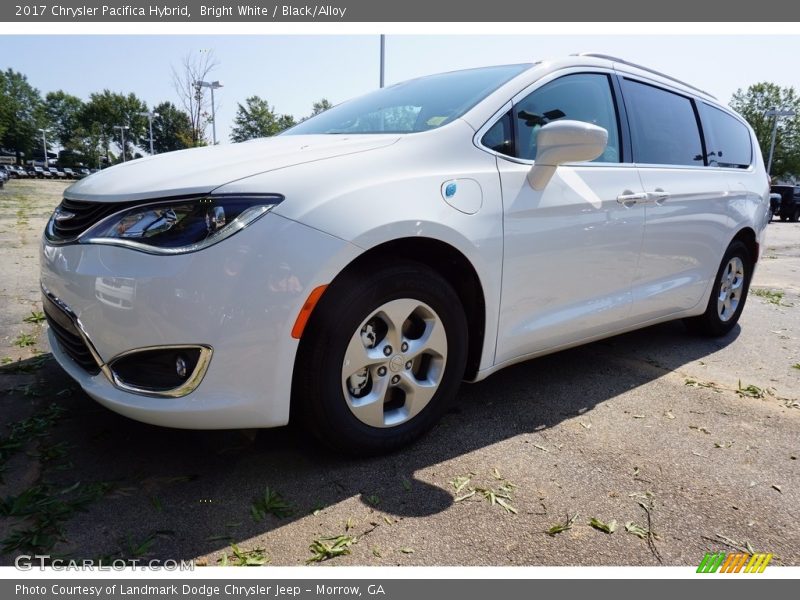 Front 3/4 View of 2017 Pacifica Hybrid