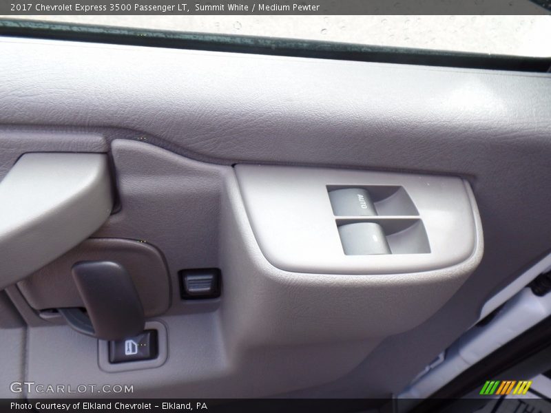 Summit White / Medium Pewter 2017 Chevrolet Express 3500 Passenger LT