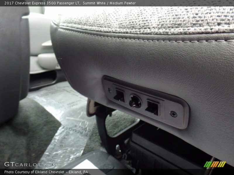 Summit White / Medium Pewter 2017 Chevrolet Express 3500 Passenger LT