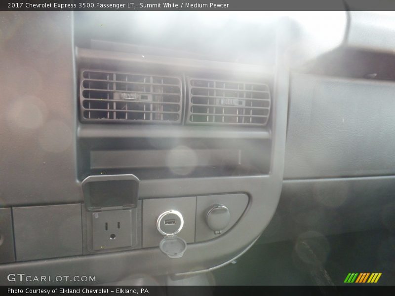 Summit White / Medium Pewter 2017 Chevrolet Express 3500 Passenger LT