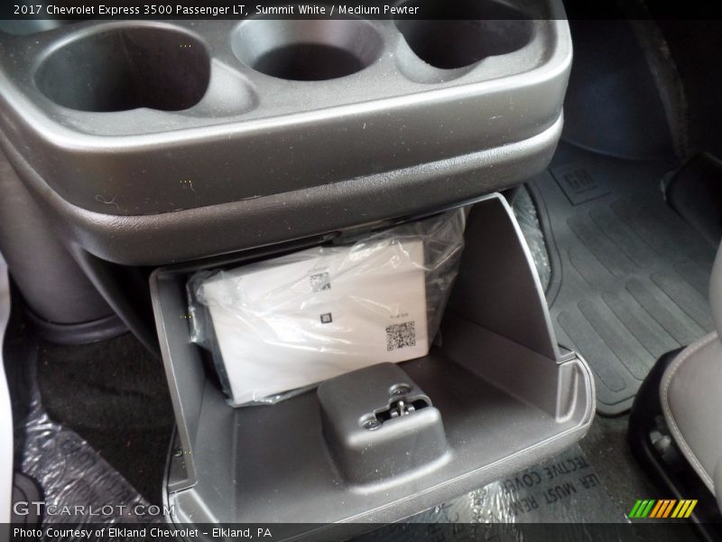 Summit White / Medium Pewter 2017 Chevrolet Express 3500 Passenger LT