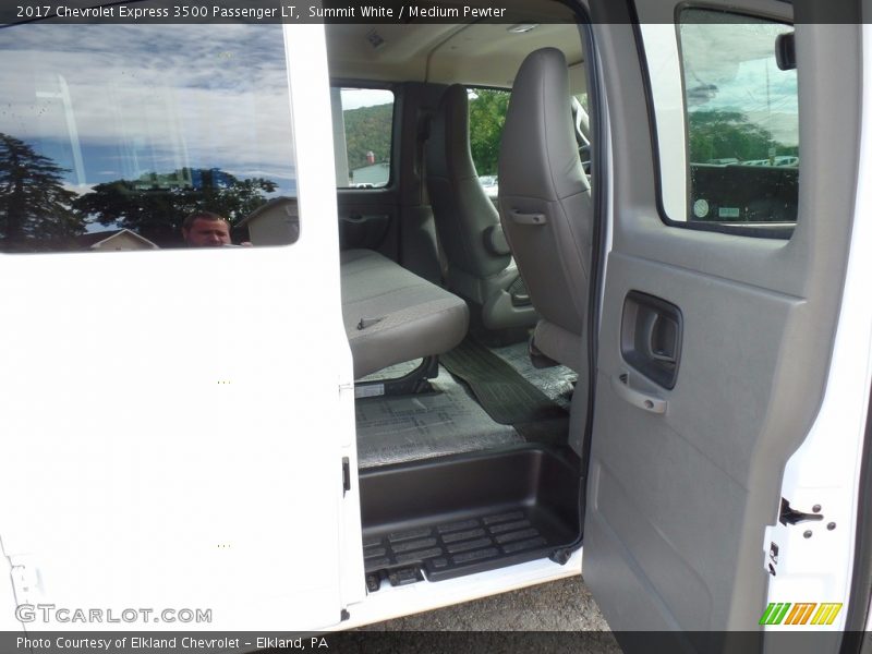 Summit White / Medium Pewter 2017 Chevrolet Express 3500 Passenger LT