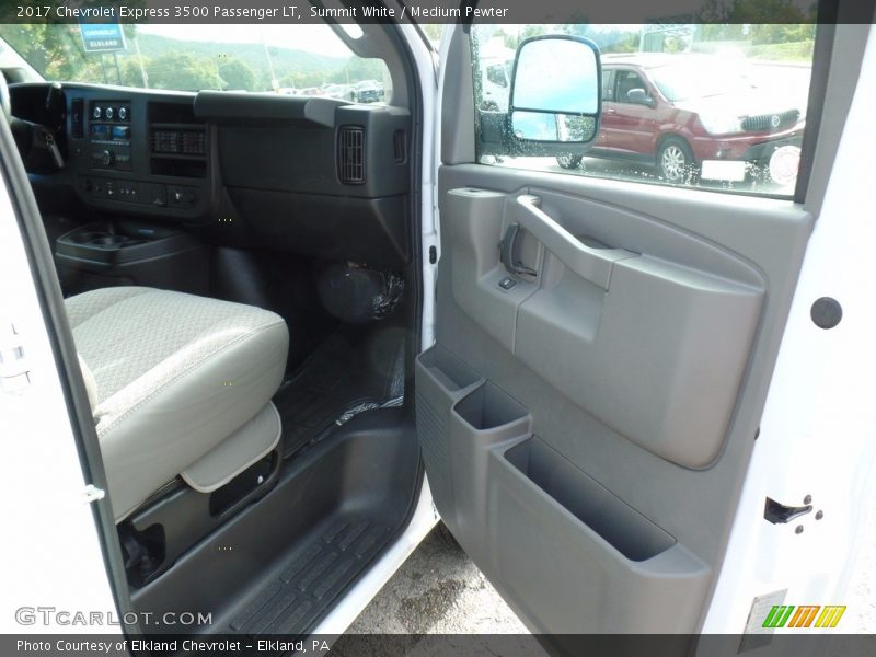 Summit White / Medium Pewter 2017 Chevrolet Express 3500 Passenger LT