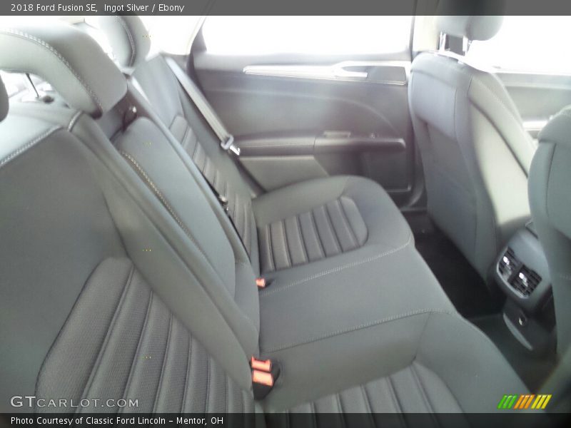 Ingot Silver / Ebony 2018 Ford Fusion SE