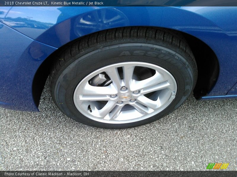Kinetic Blue Metallic / Jet Black 2018 Chevrolet Cruze LT