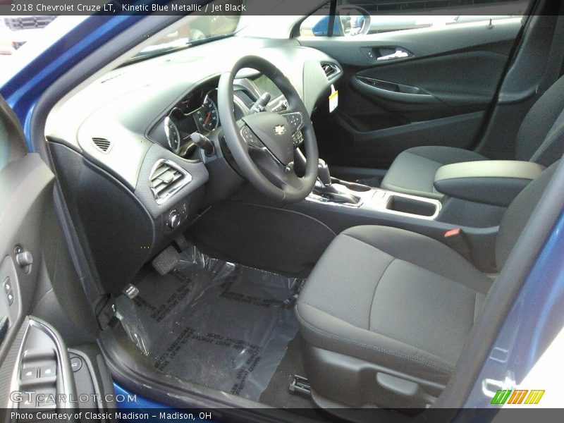 Kinetic Blue Metallic / Jet Black 2018 Chevrolet Cruze LT