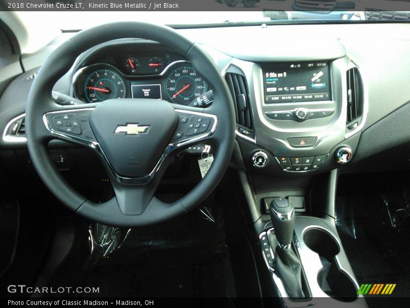 Kinetic Blue Metallic / Jet Black 2018 Chevrolet Cruze LT