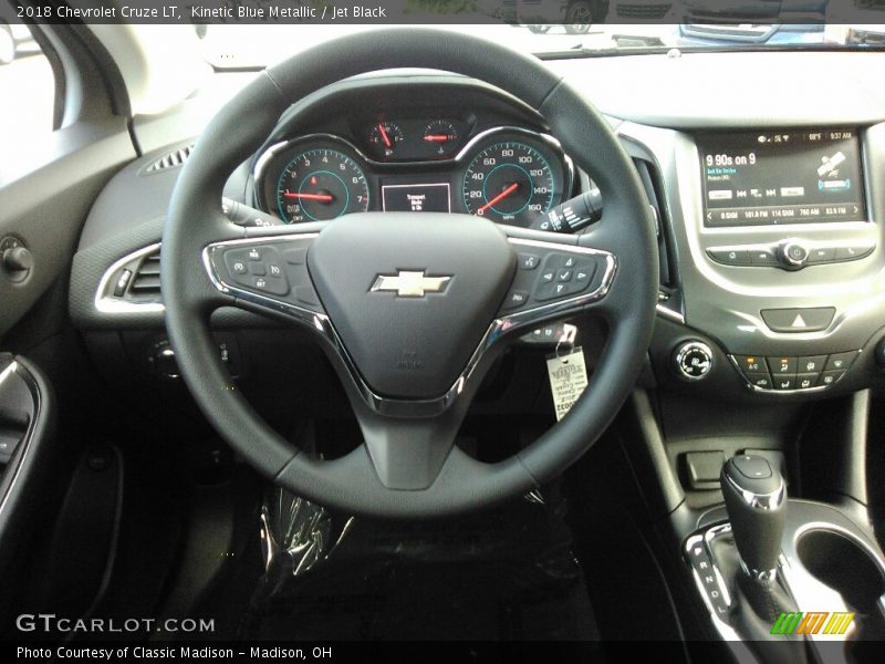 Kinetic Blue Metallic / Jet Black 2018 Chevrolet Cruze LT