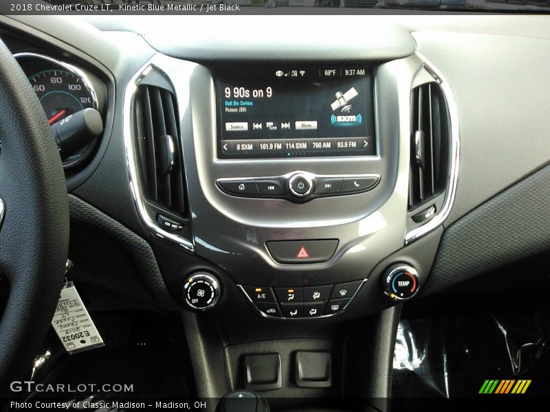 Kinetic Blue Metallic / Jet Black 2018 Chevrolet Cruze LT