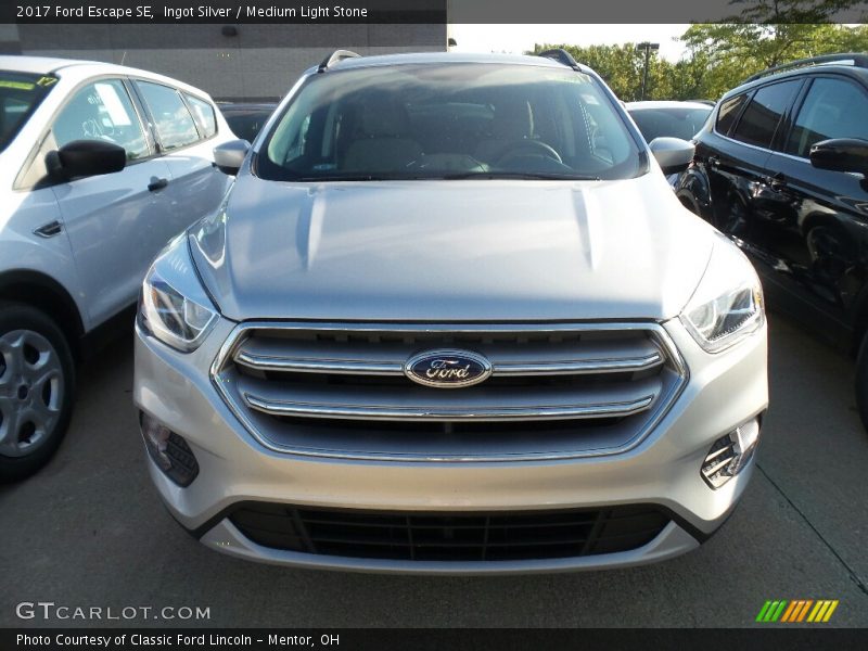 Ingot Silver / Medium Light Stone 2017 Ford Escape SE
