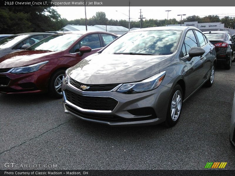 Pepperdust Metallic / Jet Black 2018 Chevrolet Cruze LT