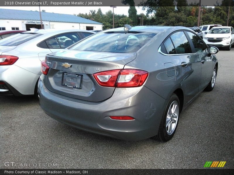 Pepperdust Metallic / Jet Black 2018 Chevrolet Cruze LT