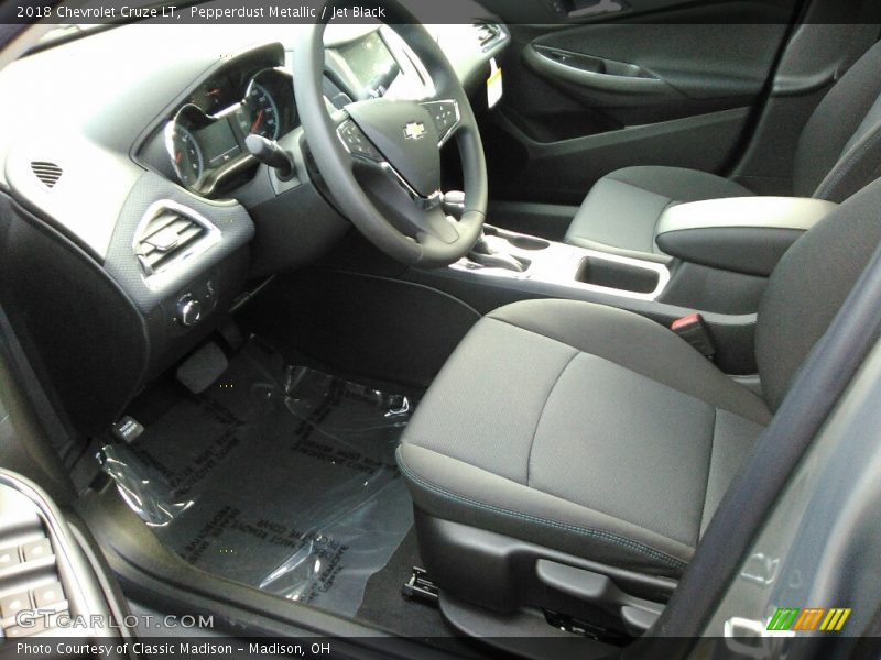 Pepperdust Metallic / Jet Black 2018 Chevrolet Cruze LT