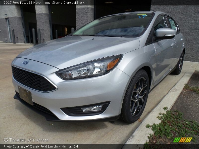 Ingot Silver / Charcoal Black 2017 Ford Focus SE Hatch