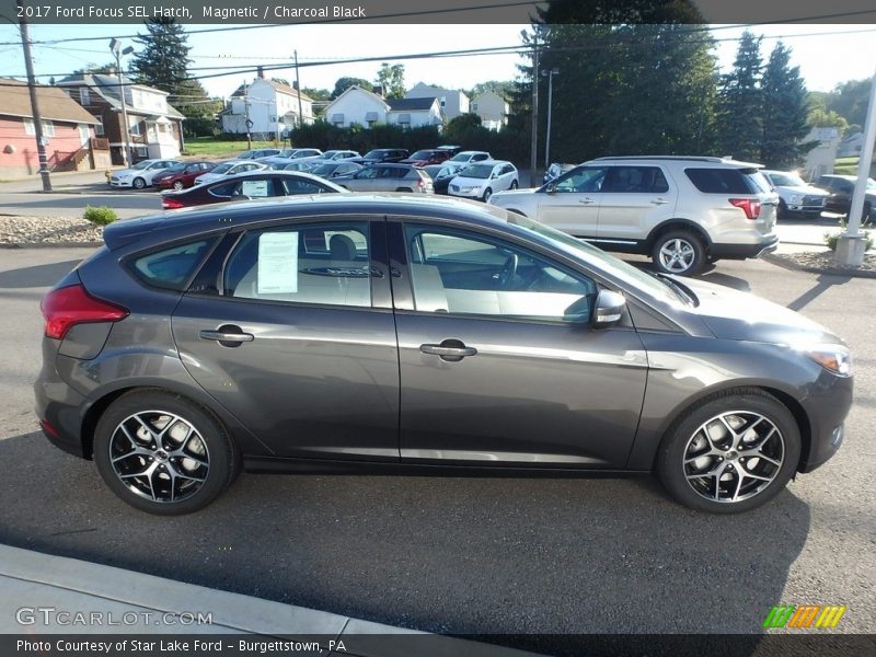 Magnetic / Charcoal Black 2017 Ford Focus SEL Hatch