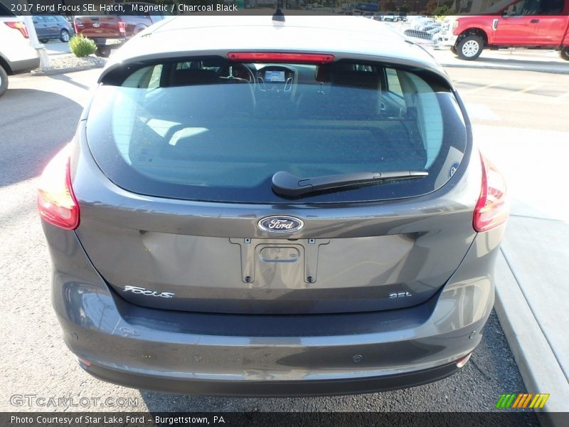 Magnetic / Charcoal Black 2017 Ford Focus SEL Hatch