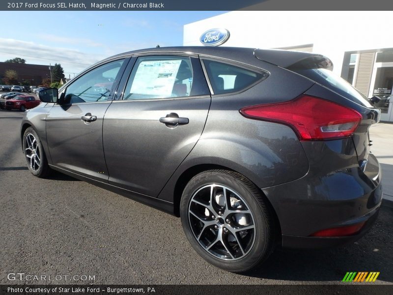 Magnetic / Charcoal Black 2017 Ford Focus SEL Hatch