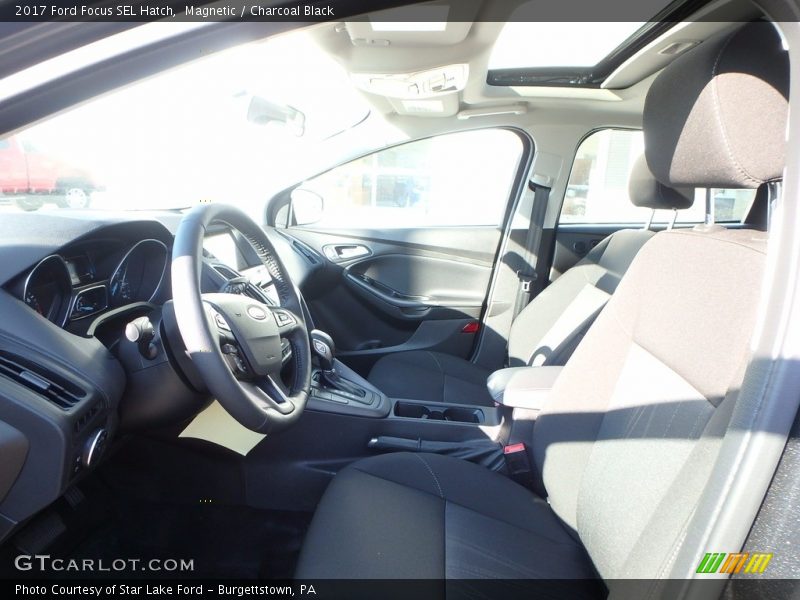 Magnetic / Charcoal Black 2017 Ford Focus SEL Hatch