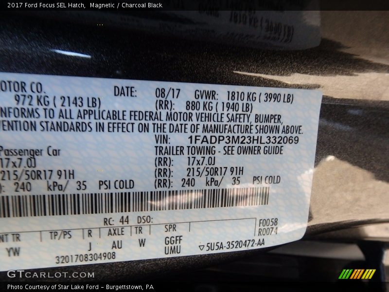 Magnetic / Charcoal Black 2017 Ford Focus SEL Hatch