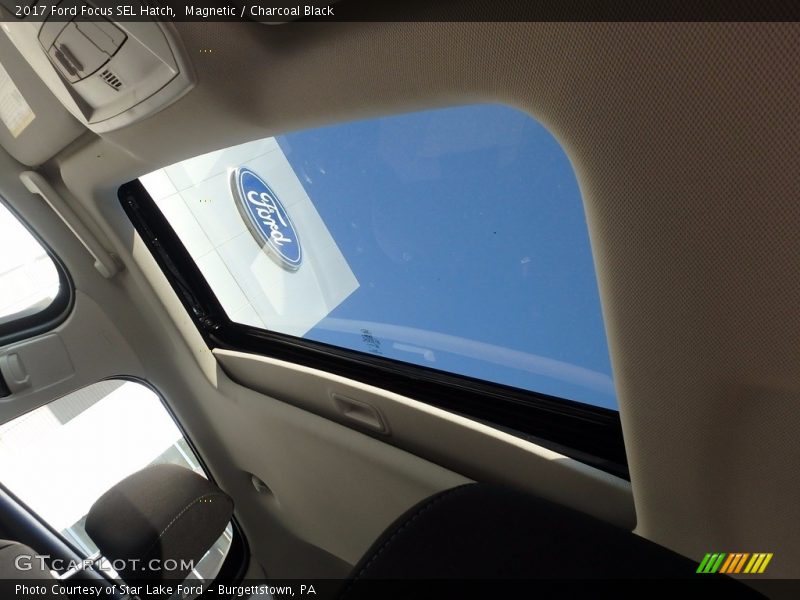 Magnetic / Charcoal Black 2017 Ford Focus SEL Hatch