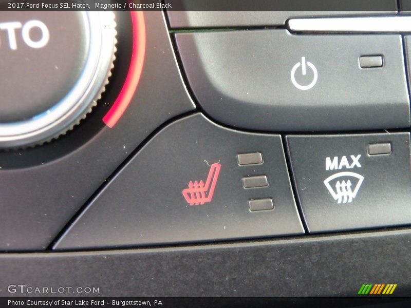 Magnetic / Charcoal Black 2017 Ford Focus SEL Hatch