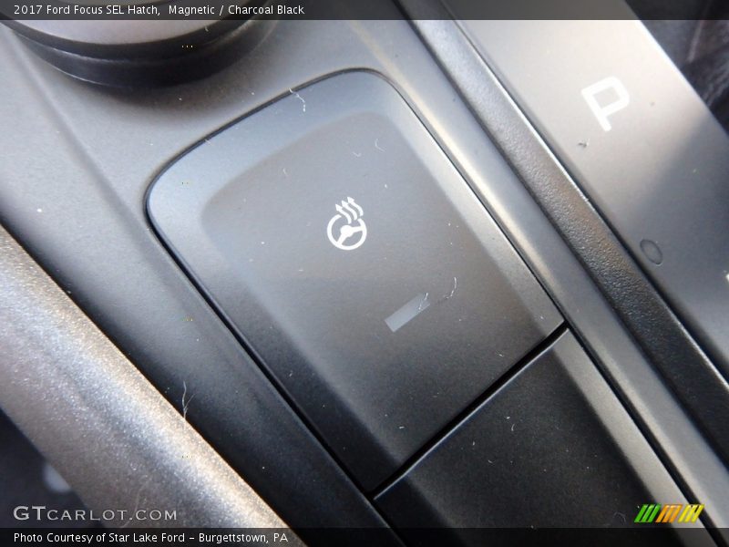 Magnetic / Charcoal Black 2017 Ford Focus SEL Hatch