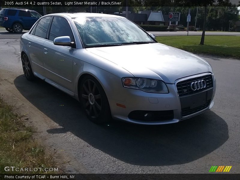 Light Silver Metallic / Black/Silver 2005 Audi S4 4.2 quattro Sedan