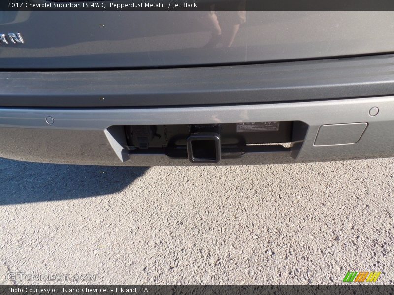 Pepperdust Metallic / Jet Black 2017 Chevrolet Suburban LS 4WD