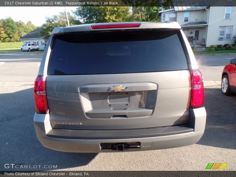 Pepperdust Metallic / Jet Black 2017 Chevrolet Suburban LS 4WD