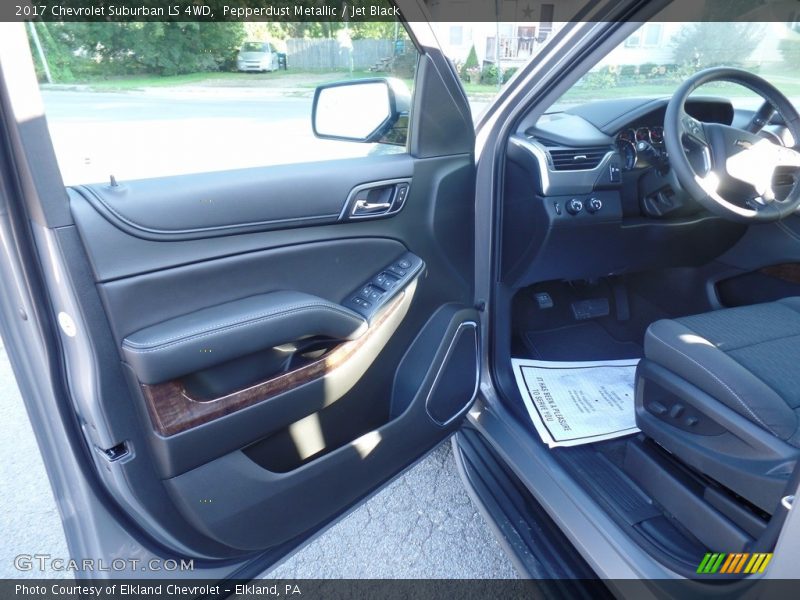 Pepperdust Metallic / Jet Black 2017 Chevrolet Suburban LS 4WD