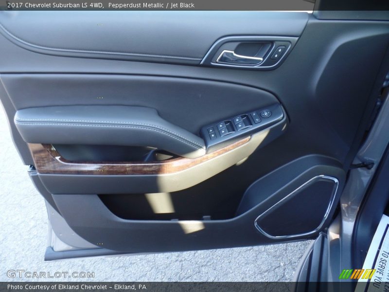 Pepperdust Metallic / Jet Black 2017 Chevrolet Suburban LS 4WD