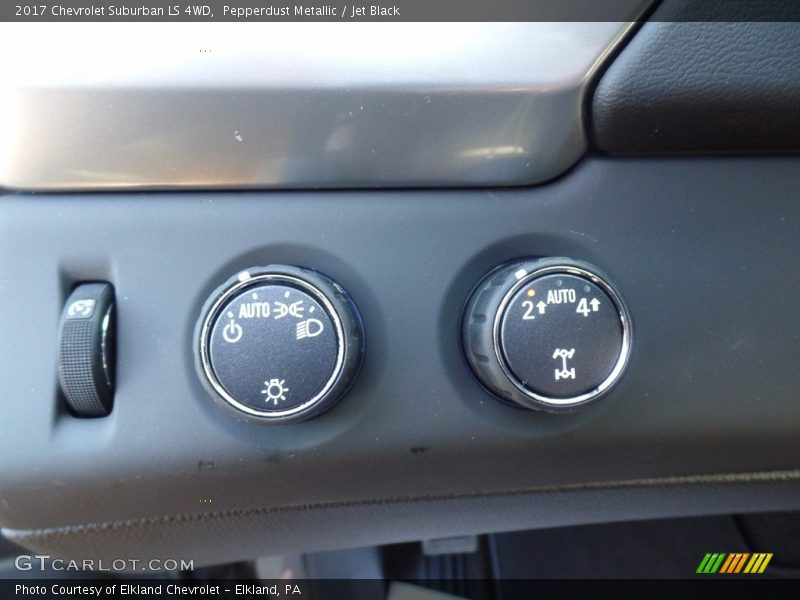 Pepperdust Metallic / Jet Black 2017 Chevrolet Suburban LS 4WD