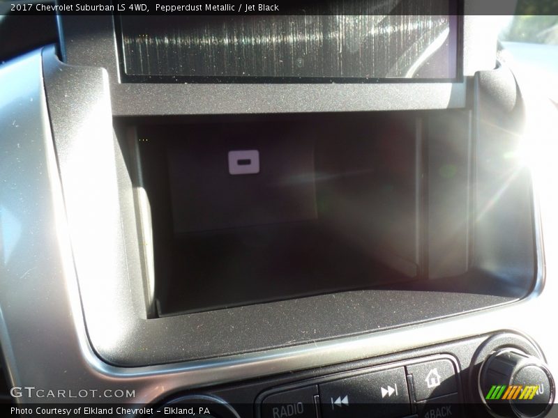Pepperdust Metallic / Jet Black 2017 Chevrolet Suburban LS 4WD