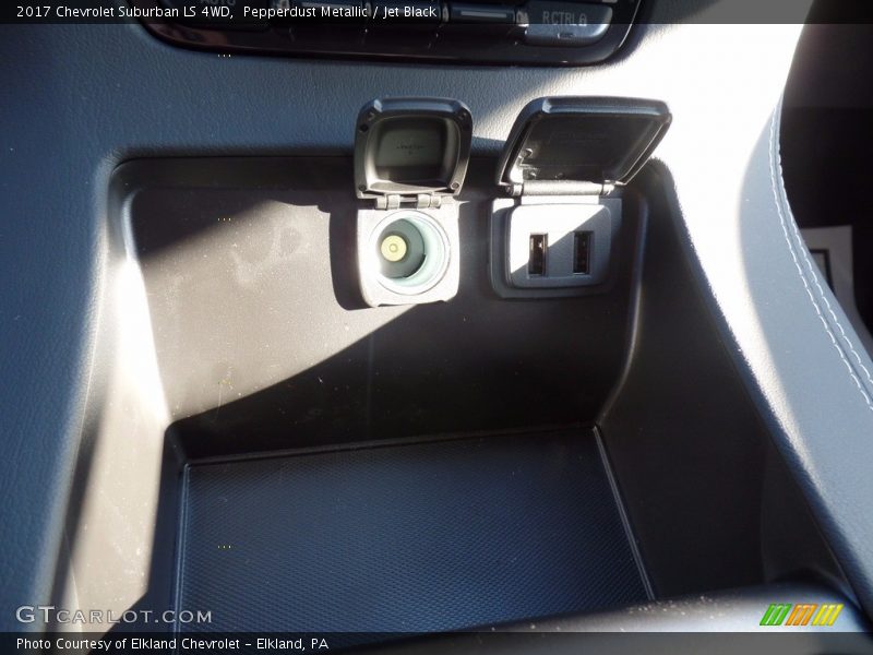 Pepperdust Metallic / Jet Black 2017 Chevrolet Suburban LS 4WD